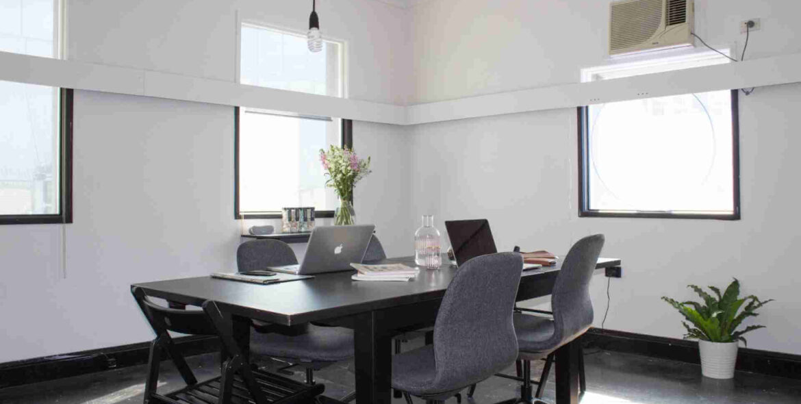 photo-1532916123995-50bad0fc528e