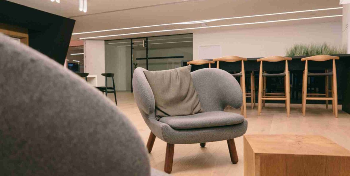 photo-1516919441825-1ac690649198